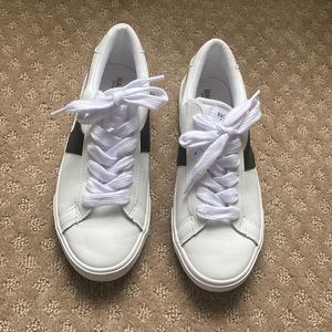 Lifestyle Sneakers white with black detail size 8